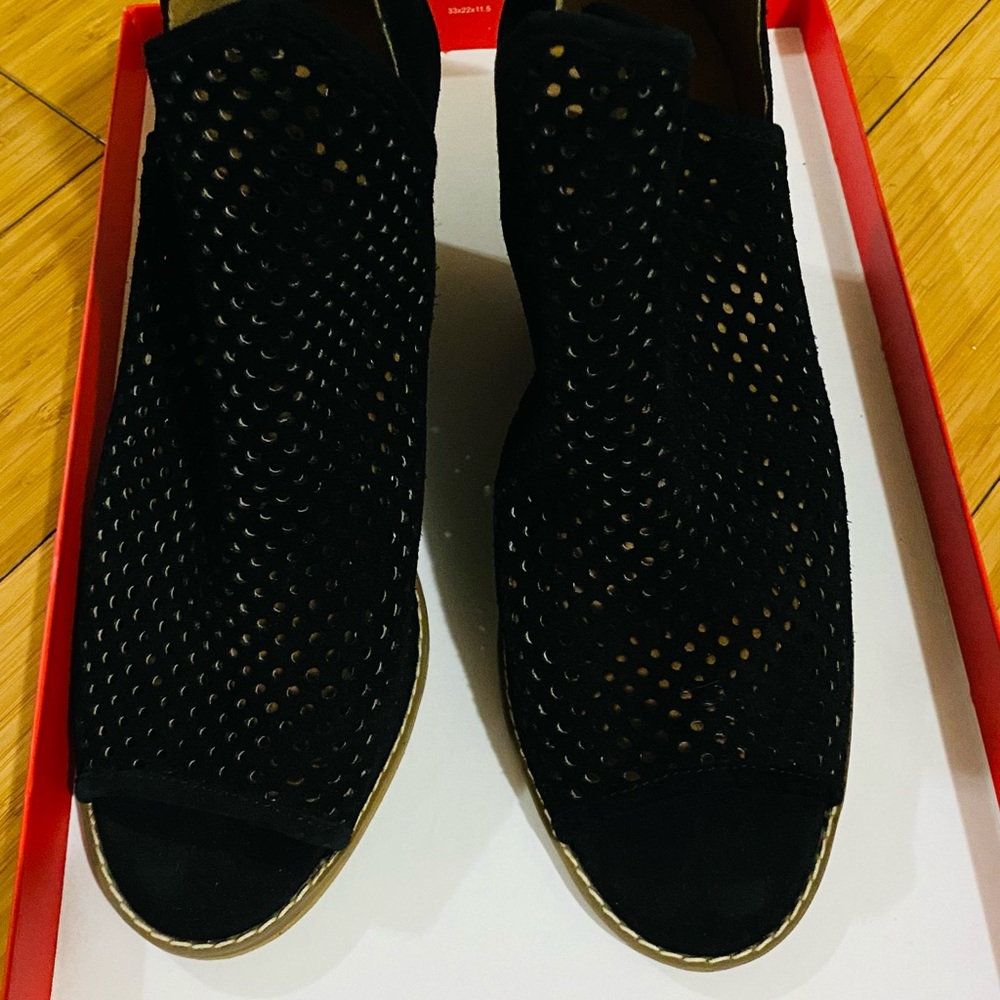 Susina Black Wedges
